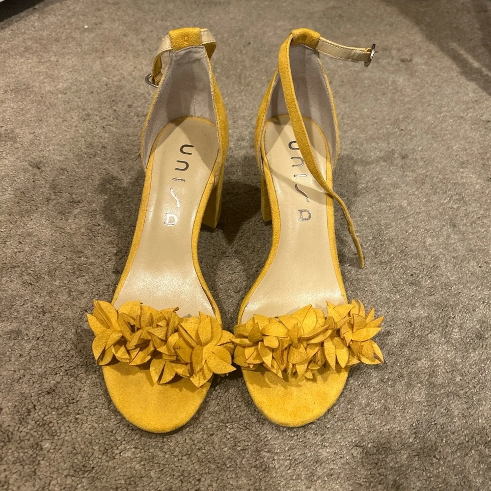 Mustard Yellow Block Heels. - Picture 1 of 3